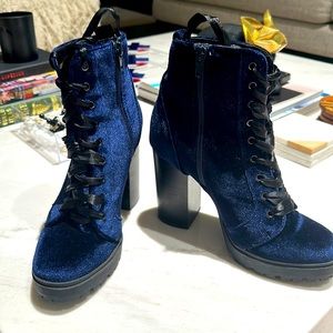Steve Madden Blue Velvet Boots- ribbon laces, size 7.5